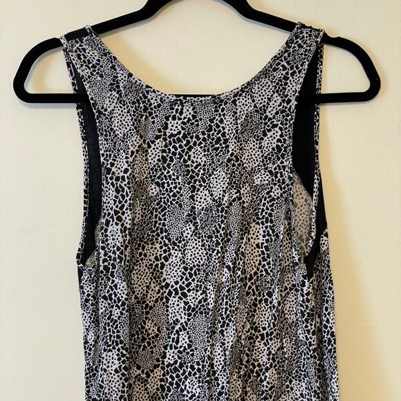 (2) Dillards Pajamas M shorts / S top AOP black white giraffe animal print - Picture 7 of 15